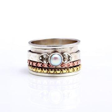 Pearlescent Whirl: Designer Pearl Fidget Ring